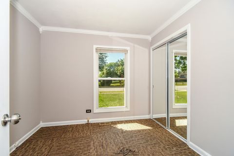 Tiny photo for 959 Ridge Avenue, Elk Grove Village, IL 60007 (MLS # 12477028)