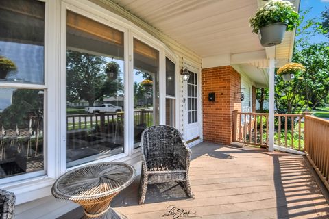 Tiny photo for 959 Ridge Avenue, Elk Grove Village, IL 60007 (MLS # 12477028)