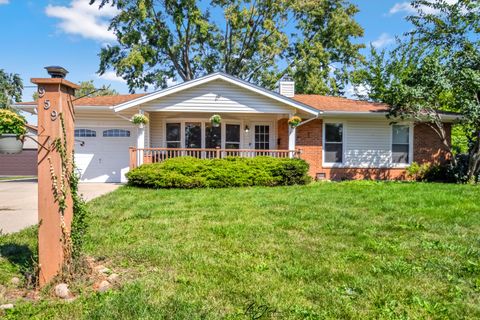 Photo of 959 Ridge Avenue, Elk Grove Village, IL 60007 (MLS # 12477028)