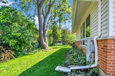 Tiny photo for 959 Ridge Avenue, Elk Grove Village, IL 60007 (MLS # 12477028)