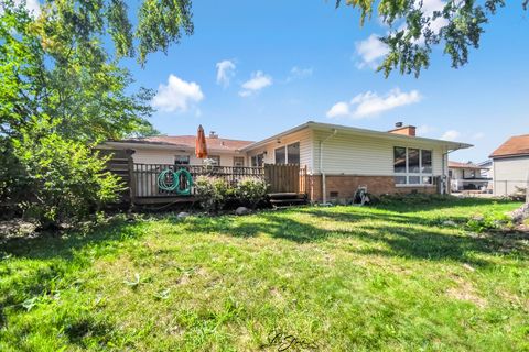 Tiny photo for 959 Ridge Avenue, Elk Grove Village, IL 60007 (MLS # 12477028)