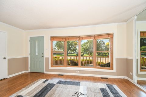 Tiny photo for 959 Ridge Avenue, Elk Grove Village, IL 60007 (MLS # 12477028)