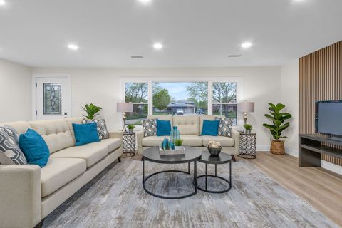 Tiny photo for 135 S Walnut Lane, Schaumburg, IL 60193 (MLS # 12637912)