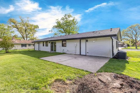 Tiny photo for 135 S Walnut Lane, Schaumburg, IL 60193 (MLS # 12637912)