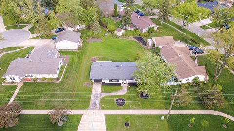 Tiny photo for 135 S Walnut Lane, Schaumburg, IL 60193 (MLS # 12637912)