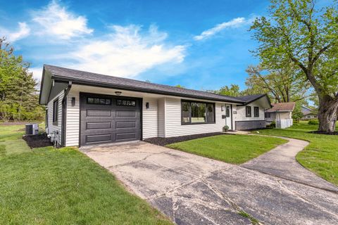 Tiny photo for 135 S Walnut Lane, Schaumburg, IL 60193 (MLS # 12637912)