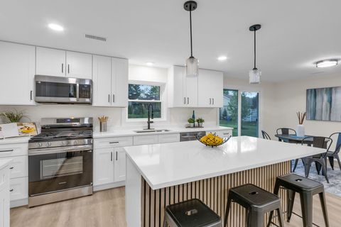 Tiny photo for 135 S Walnut Lane, Schaumburg, IL 60193 (MLS # 12637912)