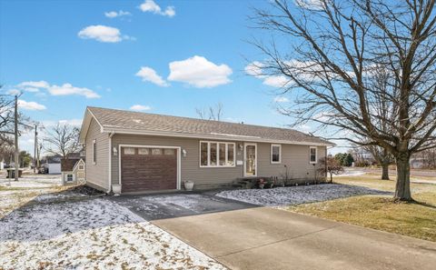 Tiny photo for 411 E 13th Street, Gibson City, IL 60936 (MLS # 12547413)