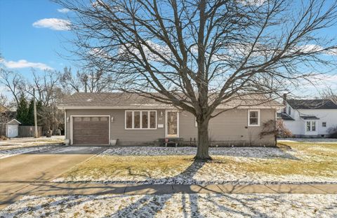 Photo of 411 E 13th Street, Gibson City, IL 60936 (MLS # 12547413)