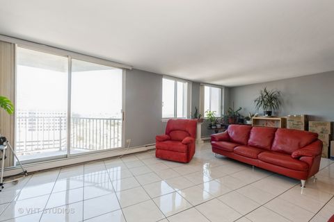 Tiny photo for 40 N Tower Road #14A, Oak Brook, IL 60523 (MLS # 12328035)