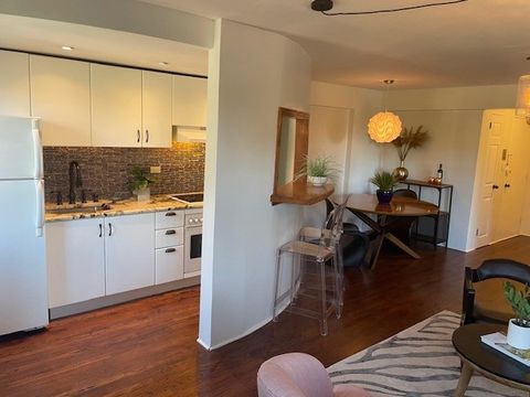 Tiny photo for 700 W Bittersweet Place #308, Chicago, IL 60613 (MLS # 12479971)