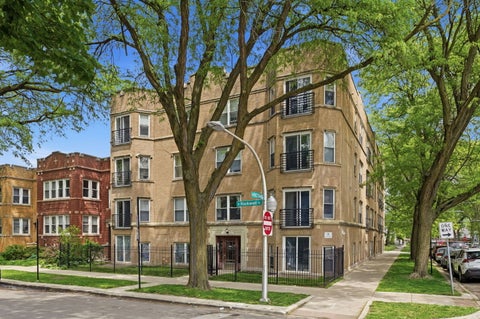 Photo of 2556 W Rosemont Avenue #1, Chicago, IL 60659 (MLS # 12678864)