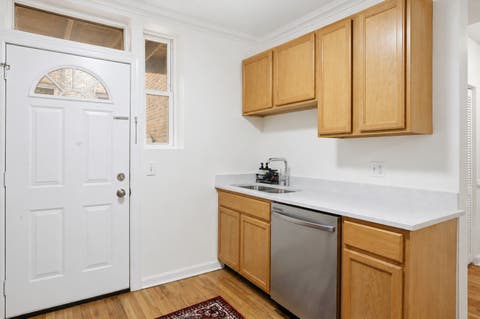Tiny photo for 2556 W Rosemont Avenue #1, Chicago, IL 60659 (MLS # 12678864)
