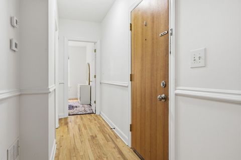 Tiny photo for 2556 W Rosemont Avenue #1, Chicago, IL 60659 (MLS # 12678864)