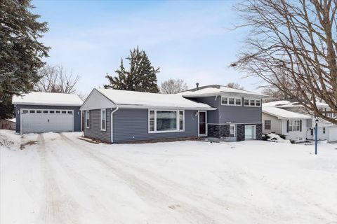 Tiny photo for 1135 5th Avenue N, Clinton, IA 52732 (MLS # 12556720)