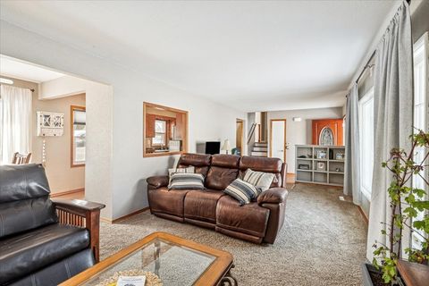 Tiny photo for 1135 5th Avenue N, Clinton, IA 52732 (MLS # 12556720)