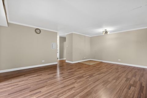 Tiny photo for 700 PERRIE Drive #207, Elk Grove Village, IL 60007 (MLS # 12602557)