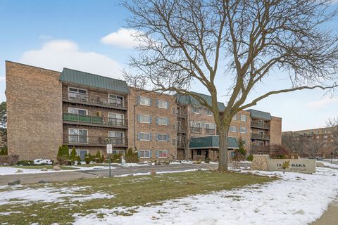 Tiny photo for 700 PERRIE Drive #207, Elk Grove Village, IL 60007 (MLS # 12602557)