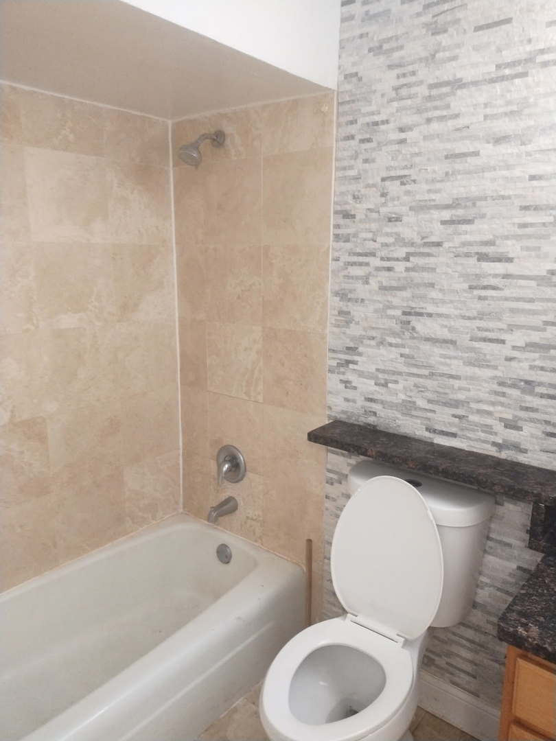 5515 S Cornell Avenue 102 - Photo 2