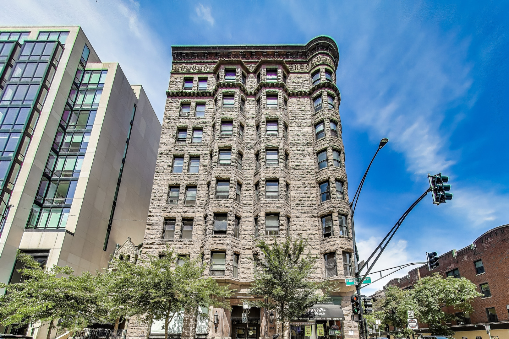 2800 N Pine Grove Avenue 8A
