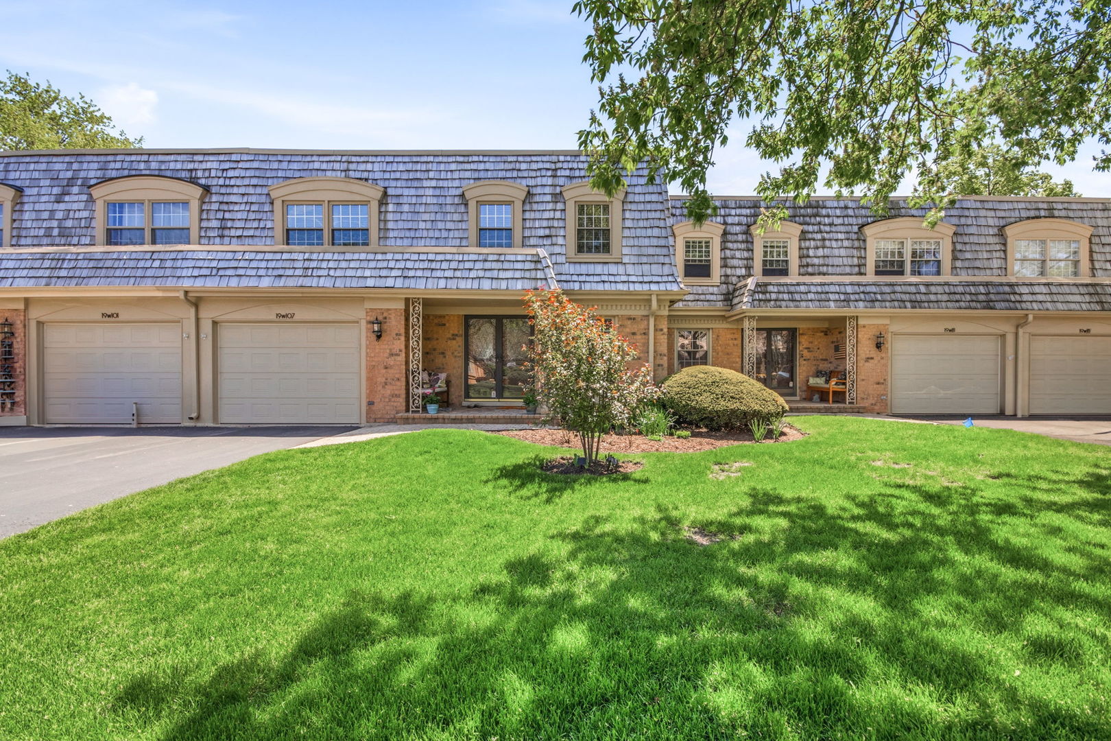 19W107 Avenue Normandy N