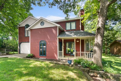 Photo of 216 HICKORY Road, Oakwood Hills, IL 60013 (MLS # 12490521)