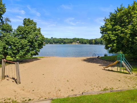 Tiny photo for 216 HICKORY Road, Oakwood Hills, IL 60013 (MLS # 12490521)