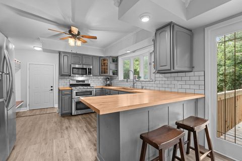 Tiny photo for 216 HICKORY Road, Oakwood Hills, IL 60013 (MLS # 12490521)