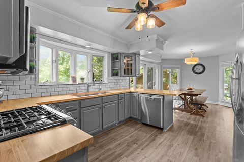 Tiny photo for 216 HICKORY Road, Oakwood Hills, IL 60013 (MLS # 12490521)