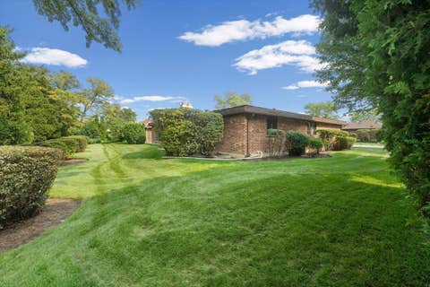 Tiny photo for 2350 Greenwood Road, Northbrook, IL 60062 (MLS # 12713663)
