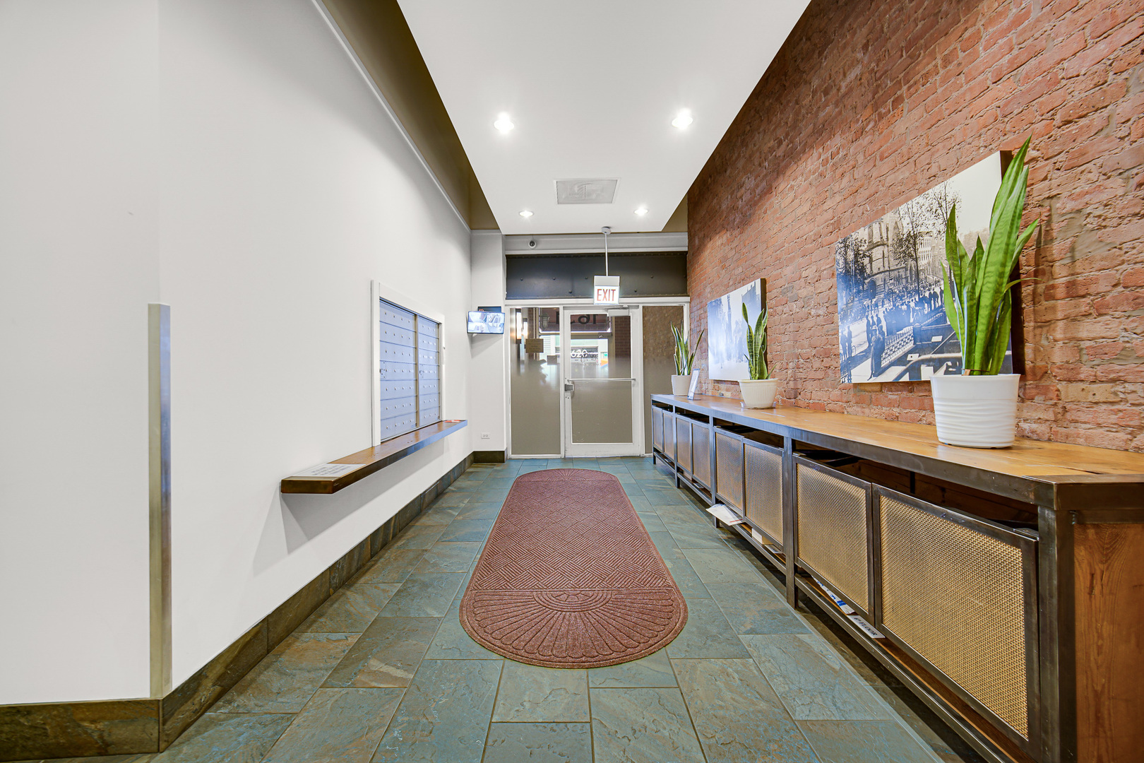 1631 S Michigan Avenue 202