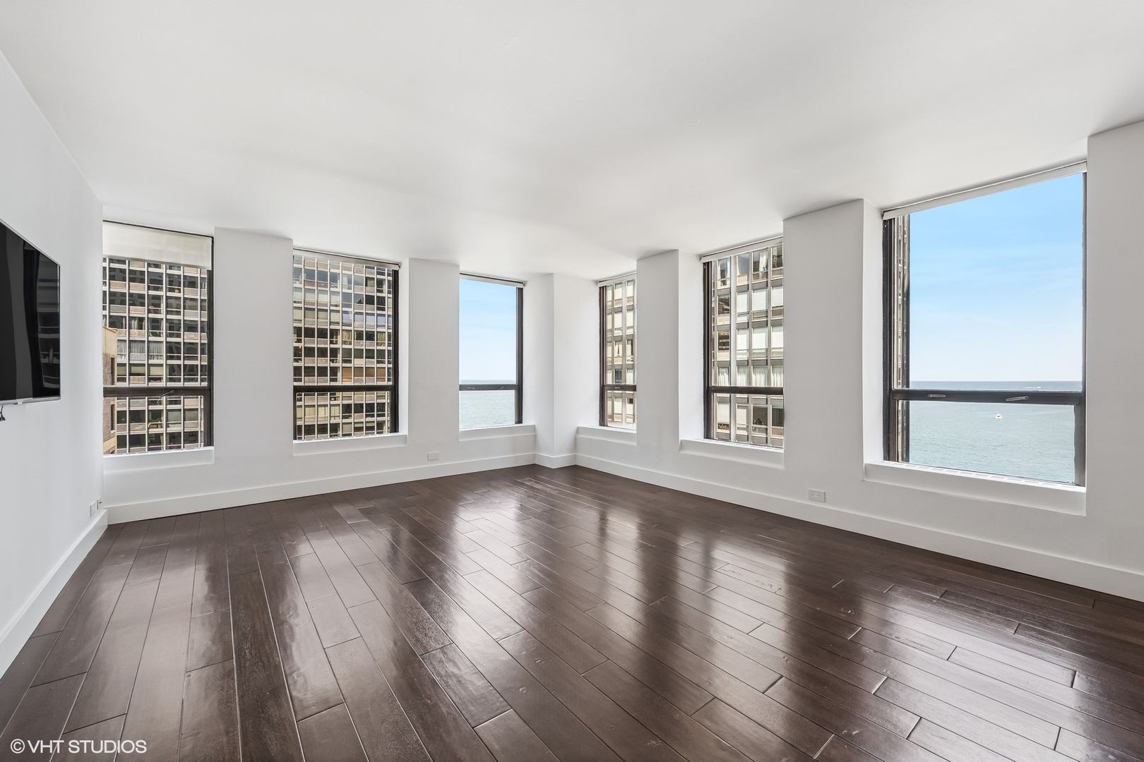 260 E CHESTNUT Street 1210