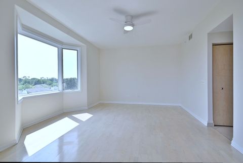 Tiny photo for 1745 Pavilion Way #502, Park Ridge, IL 60068 (MLS # 12548044)