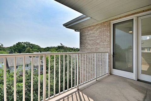 Tiny photo for 1745 Pavilion Way #502, Park Ridge, IL 60068 (MLS # 12548044)