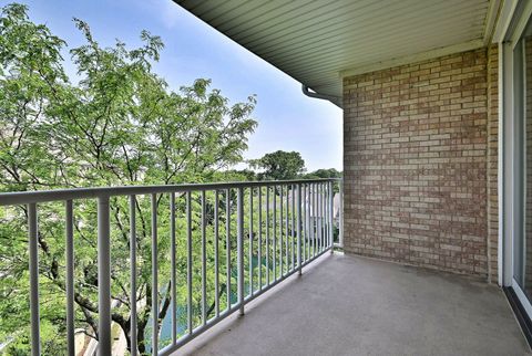 Tiny photo for 1745 Pavilion Way #502, Park Ridge, IL 60068 (MLS # 12548044)
