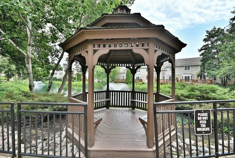 Tiny photo for 1745 Pavilion Way #502, Park Ridge, IL 60068 (MLS # 12548044)