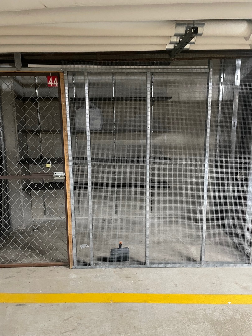 Evanston, Illinois 60201, United States, 2 Bedrooms Bedrooms, ,2 BathroomsBathrooms,Residential,Active,221403