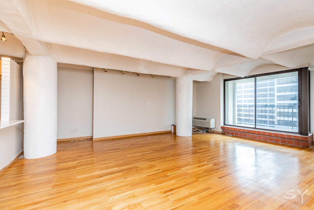 345 N Canal Street 1307