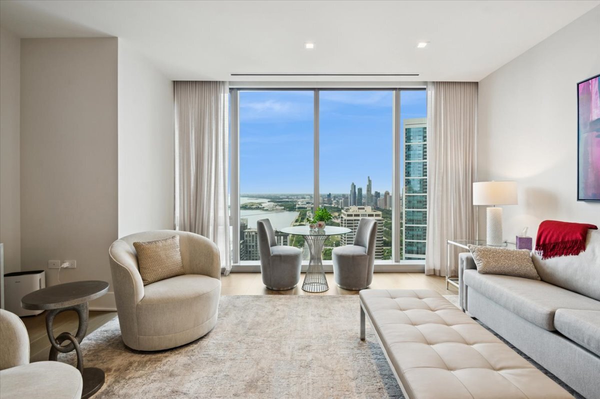 363 E Wacker Drive 3805