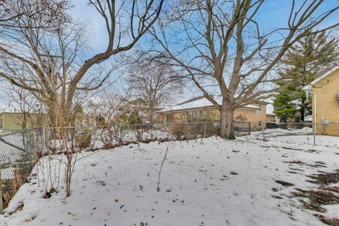 Tiny photo for 1601 Sherman Place, Des Plaines, IL 60016 (MLS # 12531585)