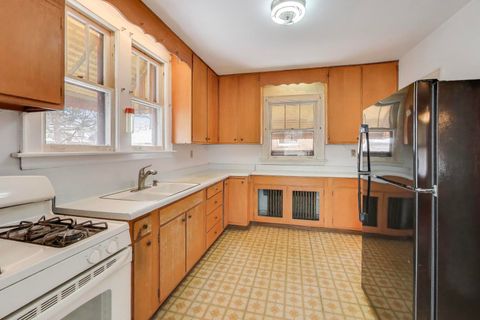 Tiny photo for 1601 Sherman Place, Des Plaines, IL 60016 (MLS # 12531585)