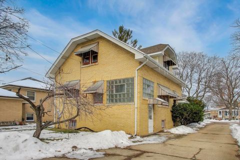 Tiny photo for 1601 Sherman Place, Des Plaines, IL 60016 (MLS # 12531585)