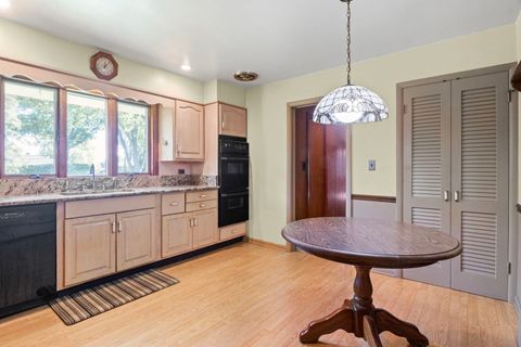 Tiny photo for 505 N Maple Street, Prospect Heights, IL 60070 (MLS # 12497877)