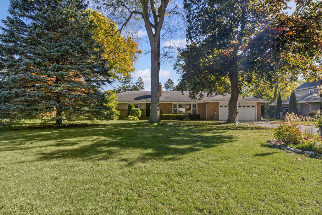 Photo for 505 N Maple Street, Prospect Heights, IL 60070 (MLS # 12497877)