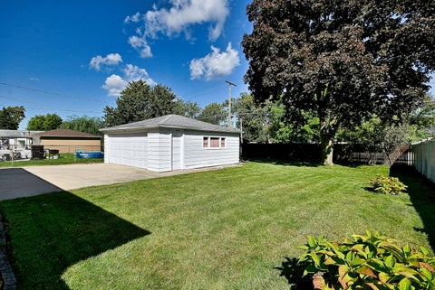 Tiny photo for 300 Wisconsin Drive, Des Plaines, IL 60016 (MLS # 12791679)