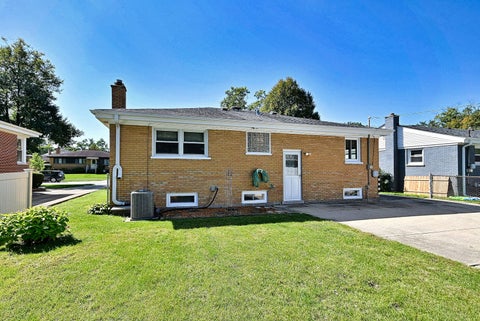 Tiny photo for 300 Wisconsin Drive, Des Plaines, IL 60016 (MLS # 12791679)