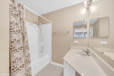 Tiny photo for 864 Lansing Court #864, Vernon Hills, IL 60061 (MLS # 12534424)