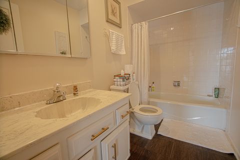 Tiny photo for 4050 Dundee Road #203, Northbrook, IL 60062 (MLS # 12322217)