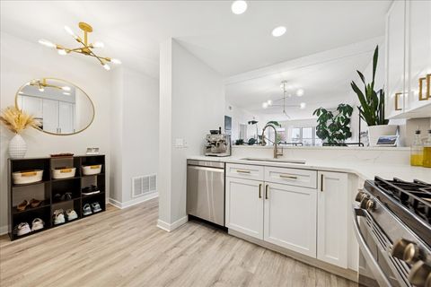 Tiny photo for 1515 N WELLS Street #5C, Chicago, IL 60610 (MLS # 12455345)