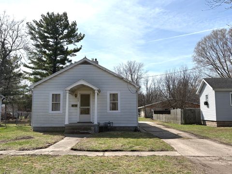 Photo of 1009 Bernstein Street, Streator, IL 61364 (MLS # 12598439)